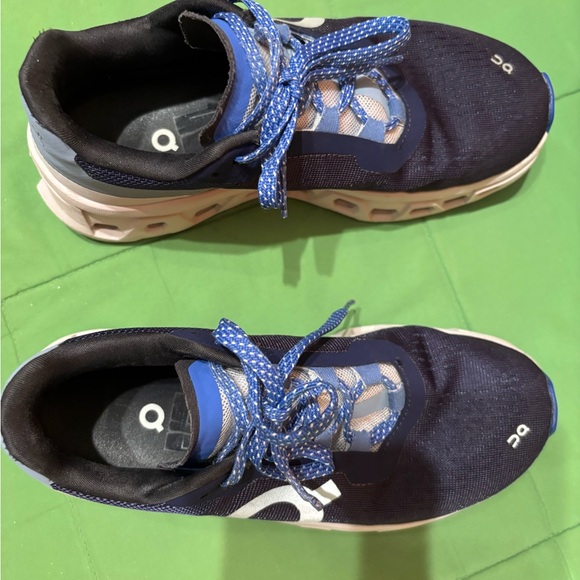 WOMENS ON CLOUDMONSTER SIZE 6 | lavender açaí / looks more blue than purple - Picture 9 of 9